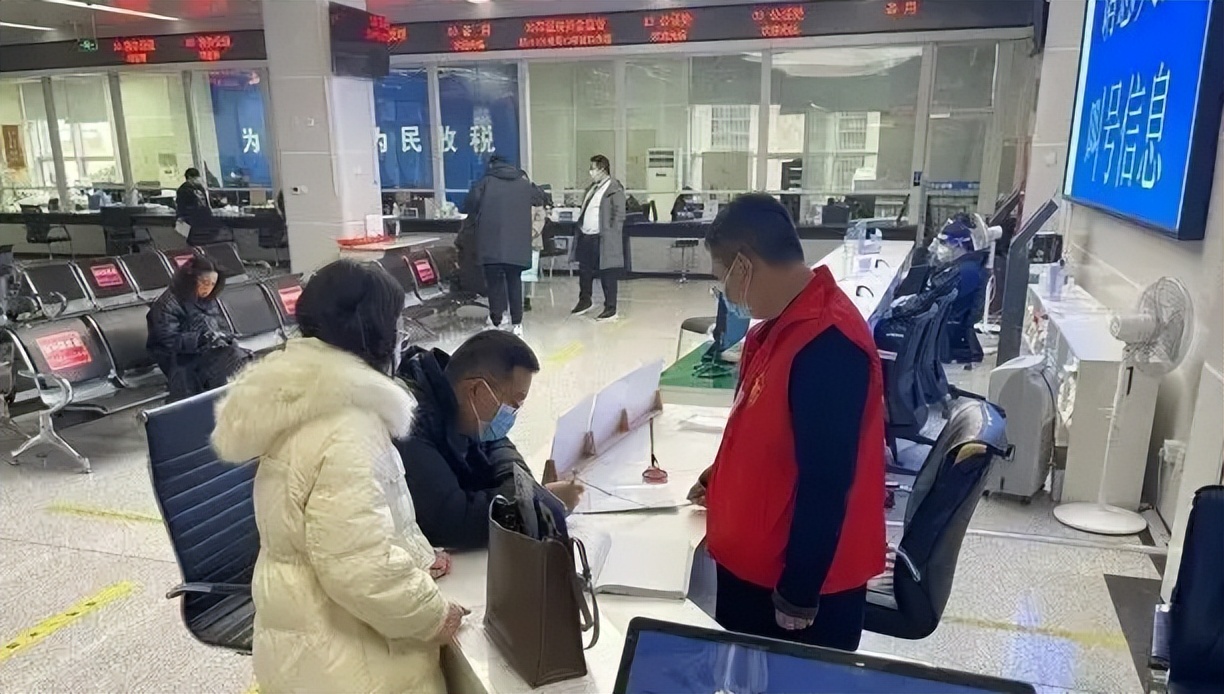 2023年放假安排来了/郑州市主城区发热门诊名单/郑州逐步告别健康码/郑州市人大常委会通过一批人事任免