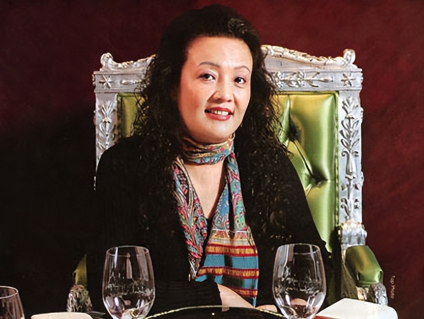 帮汪小菲打赢名画的律师团队,汪小菲给大s剥虾被张雨绮怒怼