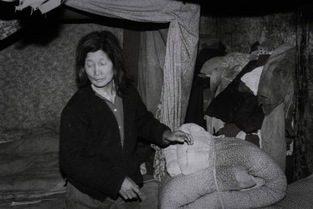 弃婴考上博士亲父母带五十万认亲,湖北夫妻捡到弃婴24年博士归来