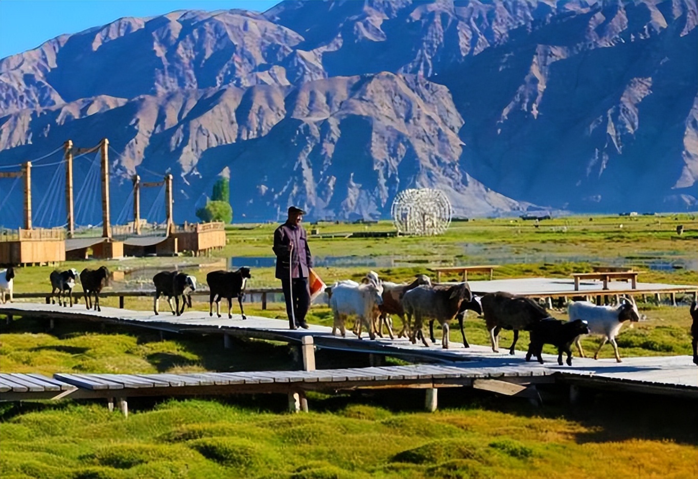 中国唯一与阿富汗接壤的县城，遍地金发碧眼的美女，游客络绎不绝