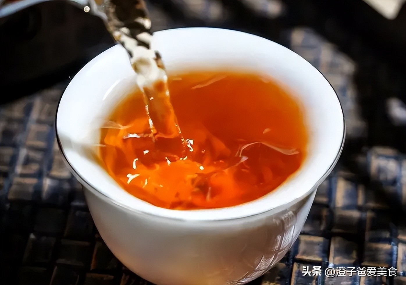 泡茶倒多少茶叶最好喝,泡茶时怎样倒茶叶水