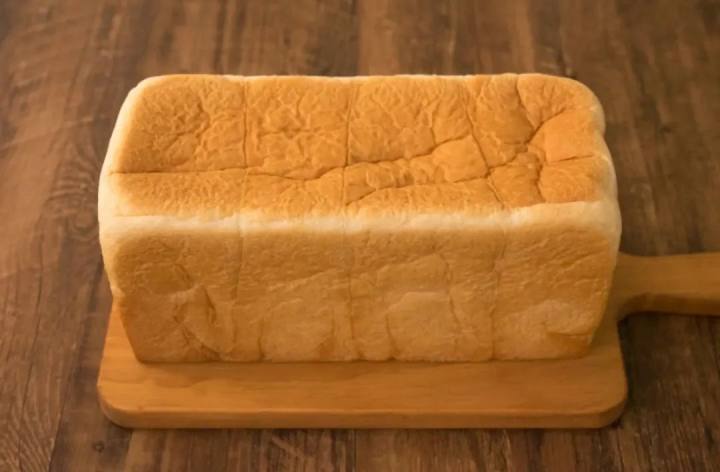 上海人排队买鲜肉月饼,上海人民广场排队买面包