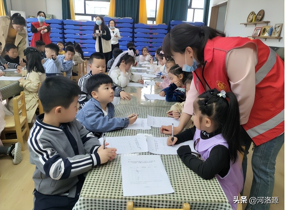 巩义市新兴路社区开展“郑州市儿童友好城市LOGO”线下评选活动