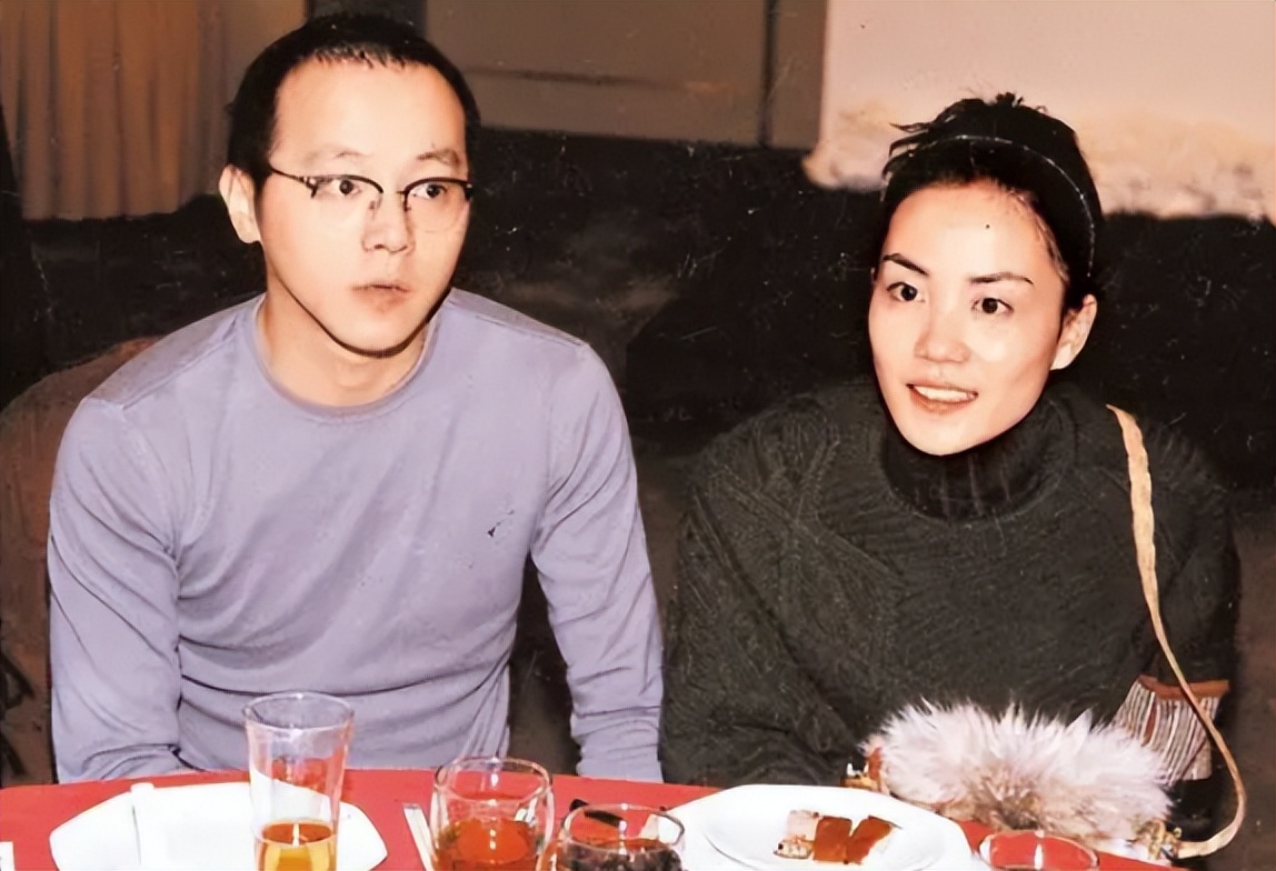 王菲是如何和窦唯走在一起的,王菲和窦唯现在的情史