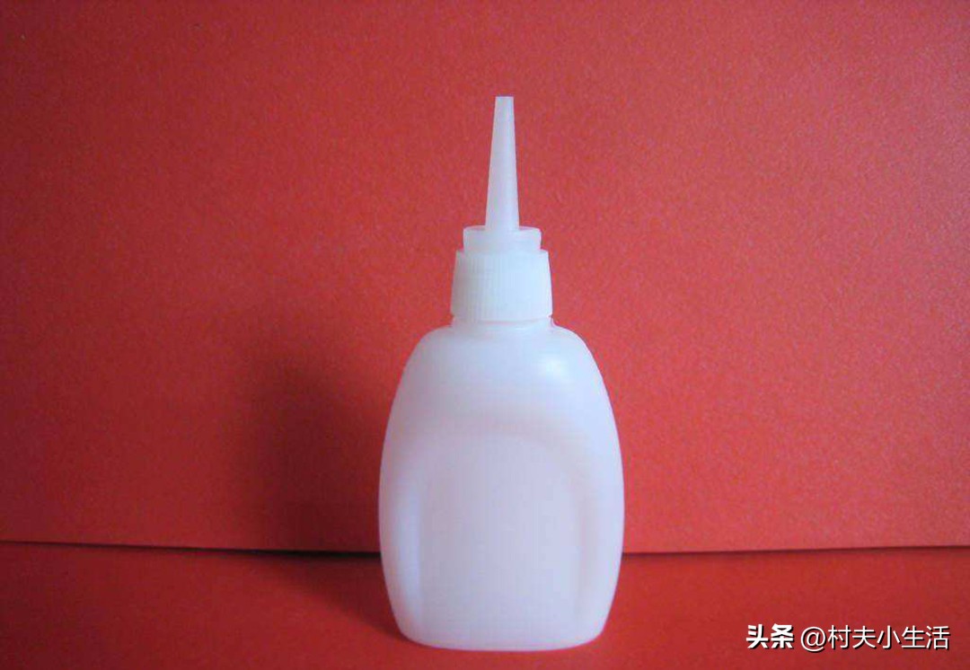 502胶水滴在手上不用怕,502胶水滴到泡沫上