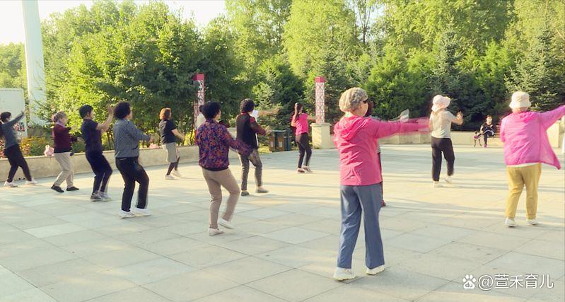 婆媳带娃各带各方式,婆媳带娃矛盾如何缓解