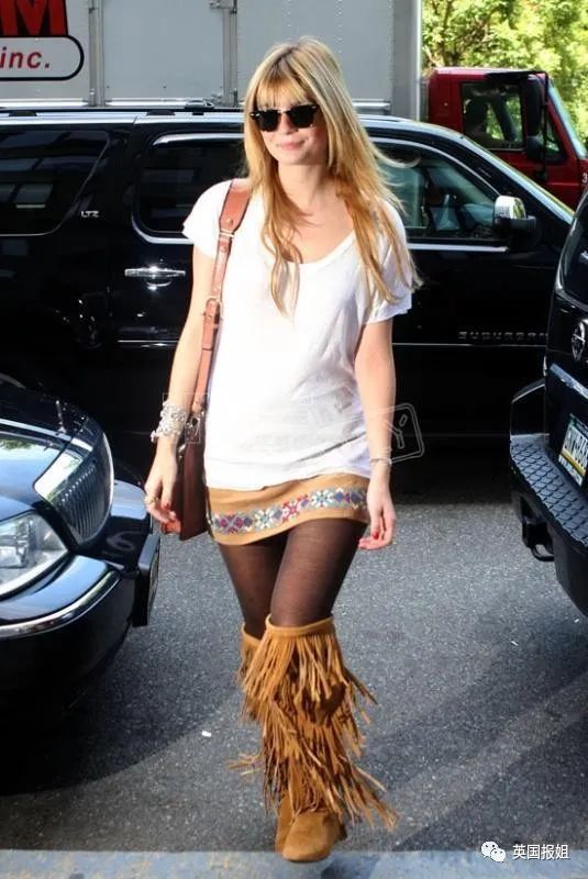 美国甜心美少女出道即爆火，却被亲妈下药控制当赚钱工具