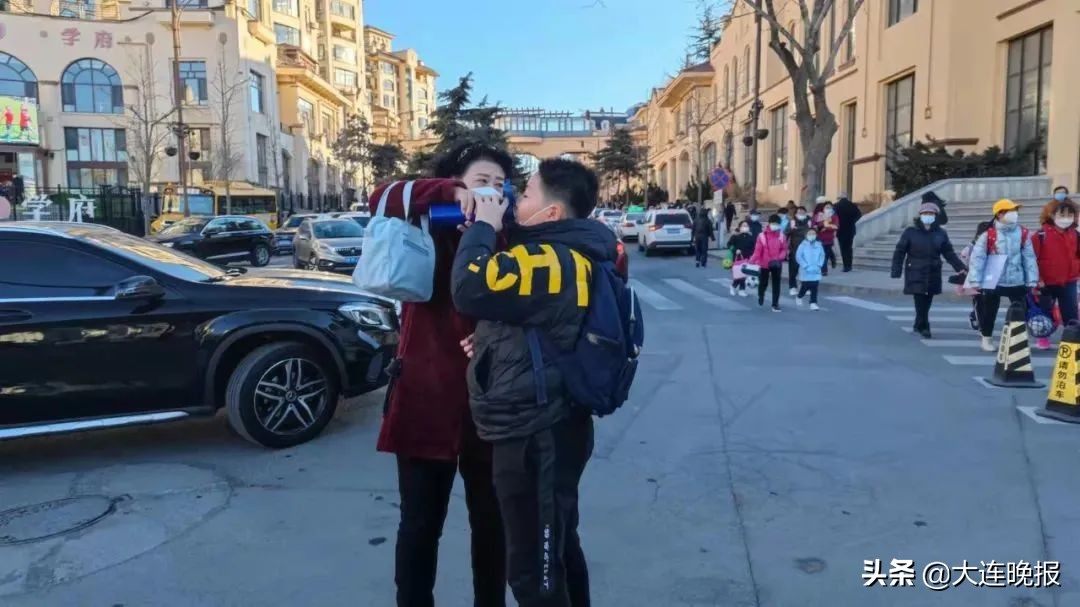 太阳当空照花儿对我笑儿童歌曲,太阳当空照花儿对我笑