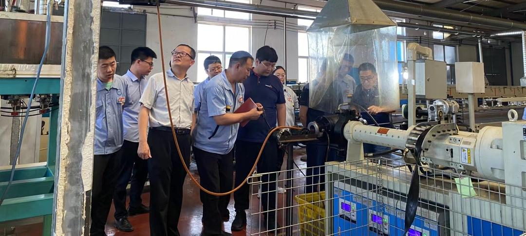 随着疫情稳定各地正加快复工复产,疫情防控暨安全生产工作推进会