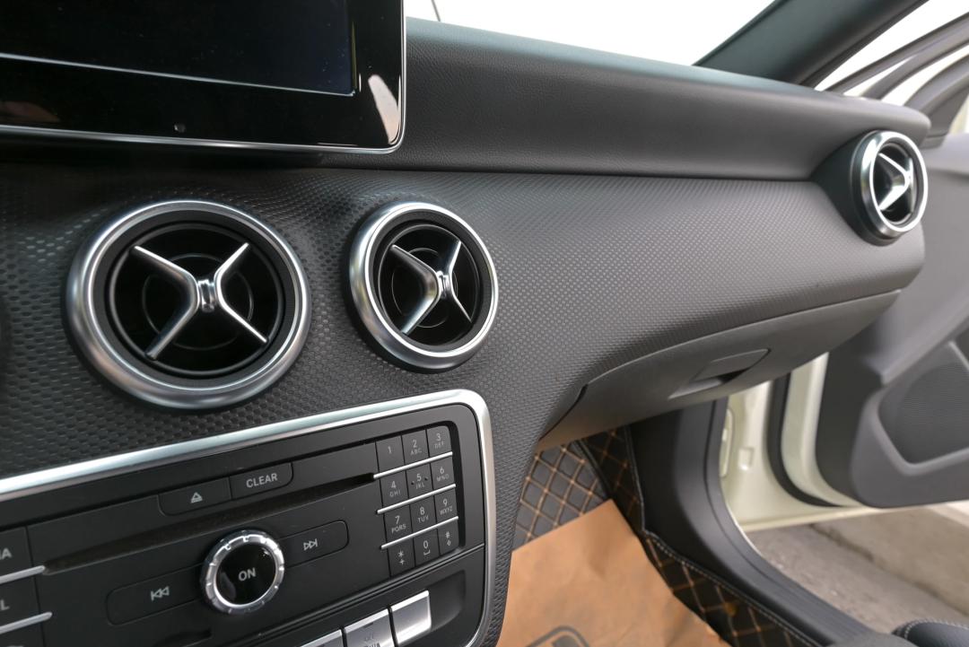 奔驰a200和奔驰b200哪个好,奔驰cla和奔驰a200哪个更值得买