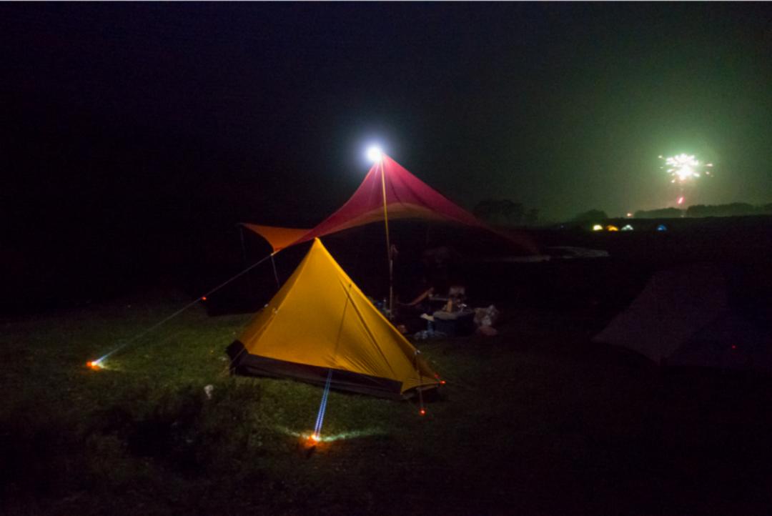 帐篷满天飞的视频,漫天飞舞的帐篷