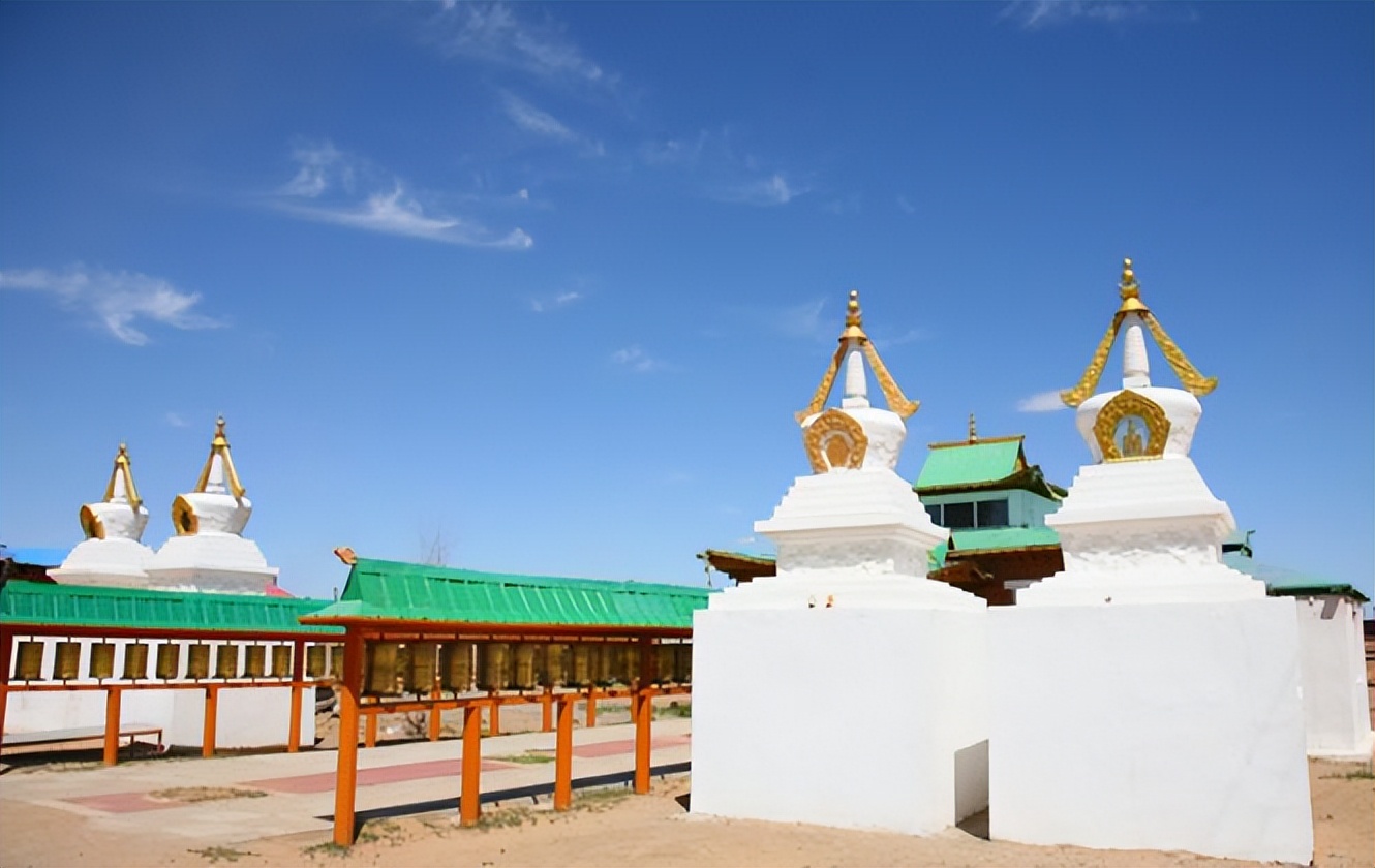 蒙古国距离中国的呼和浩特市多远,蒙古国距中国最近的县城