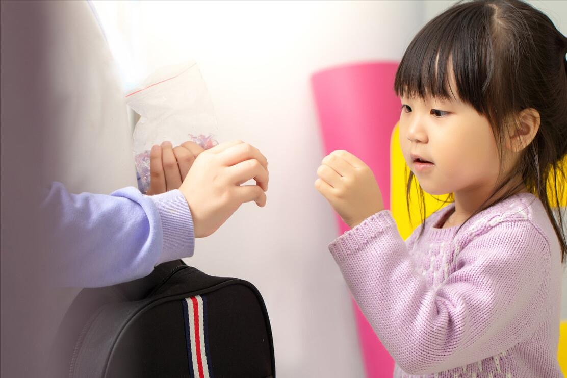 我捧在心上的孩子，怎突然变成了“舔狗”？背后的原因家长要深思