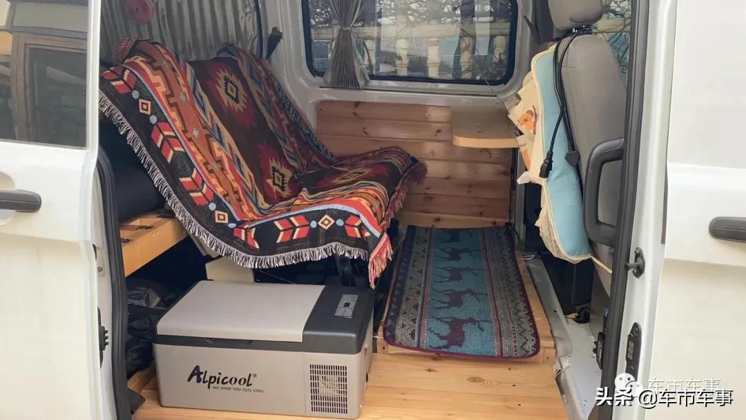 「车生活」他把6座全顺改装成房车，带着妻娃去旅行