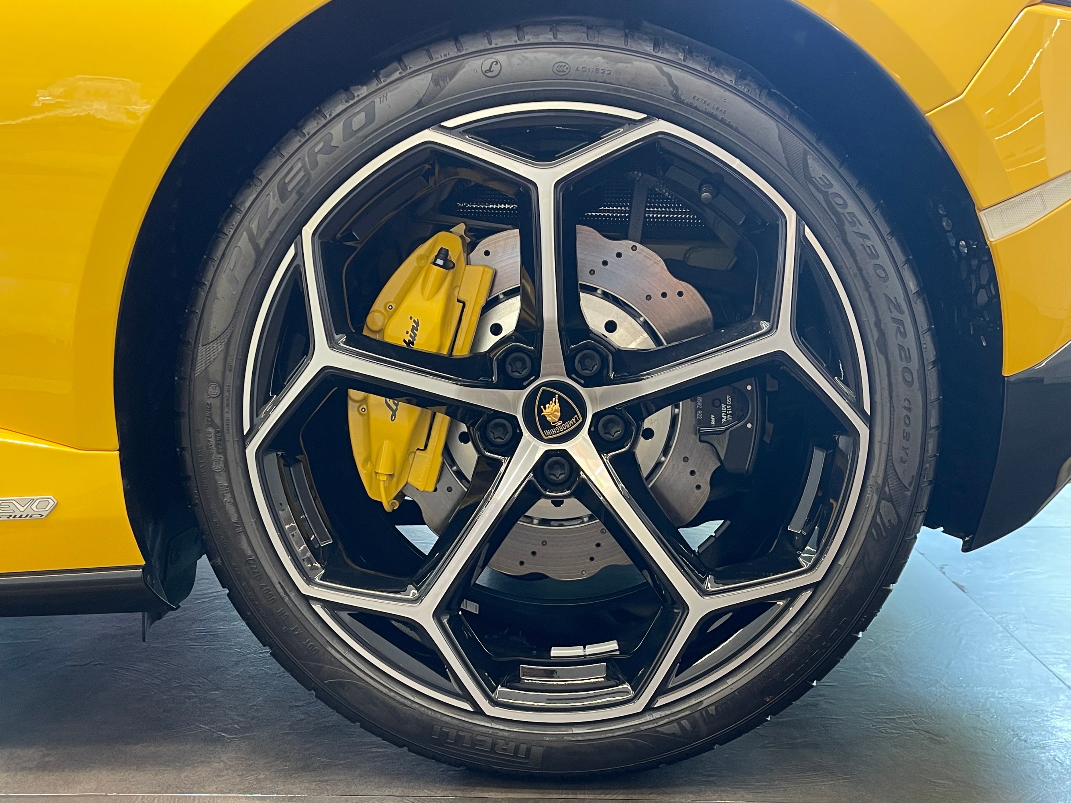 兰博基尼小牛45万的车,新车喜提兰博基尼小牛