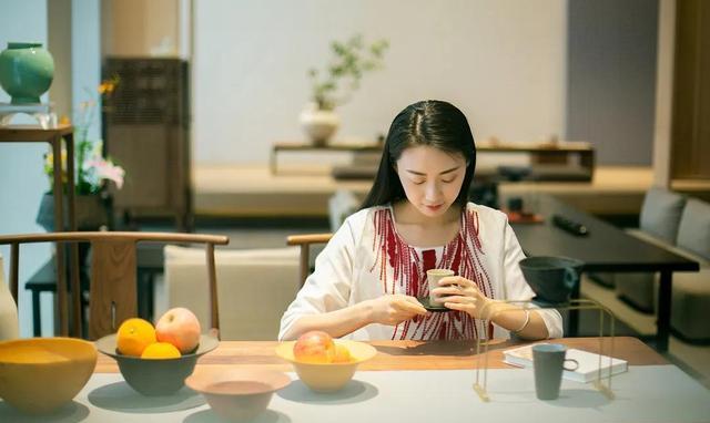 遇到害自己的小人,遇到小人不得罪不翻脸保持距离