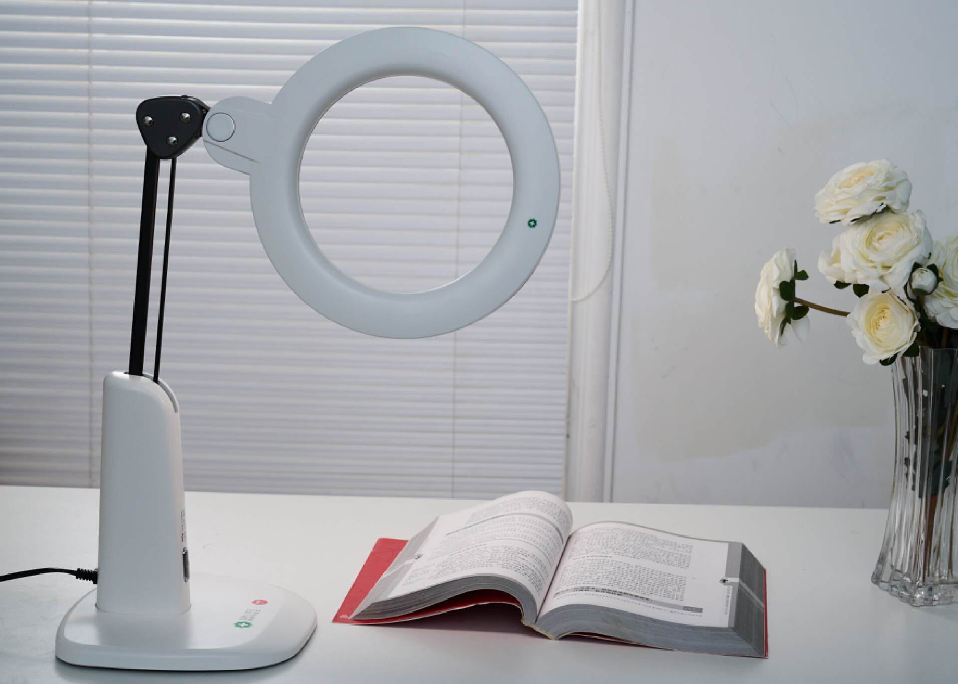 爱德华护眼灯真的有用吗,爱德华红光护眼灯对眼睛有伤害吗