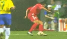 足球过人招式小学生,篮球和足球哪个过人招式多