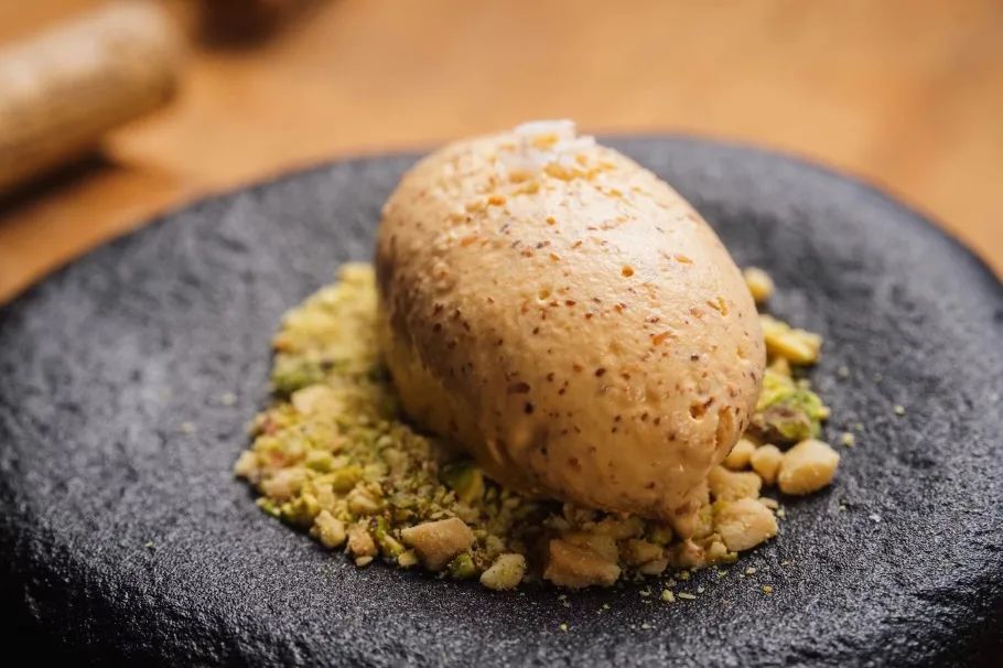 配备一星米其林黑珍珠餐厅,比米其林黑珍珠高端的餐厅