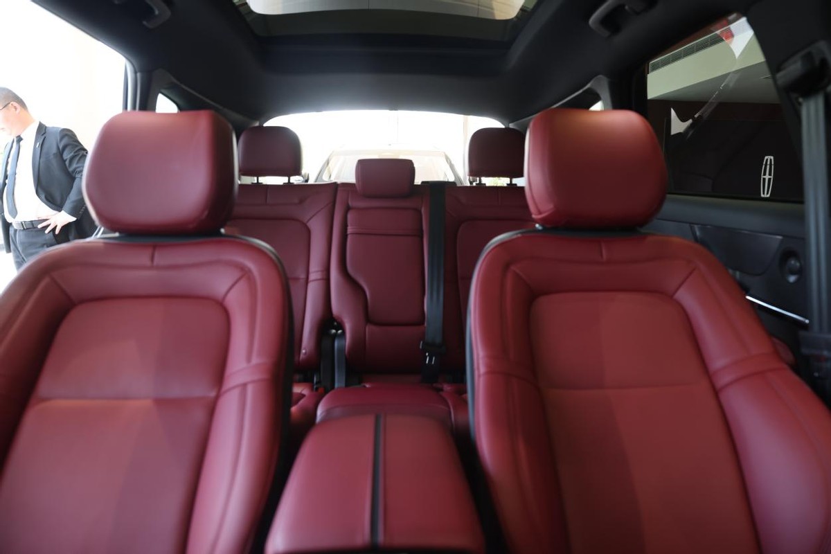 新款林肯冒险家与宝马x1哪个好,林肯冒险家pk新款宝马x1