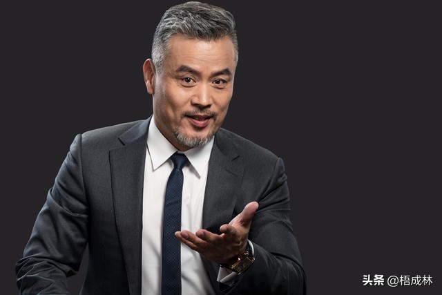 抬头做人低头做事一切会好起来,低头赚钱抬头做人