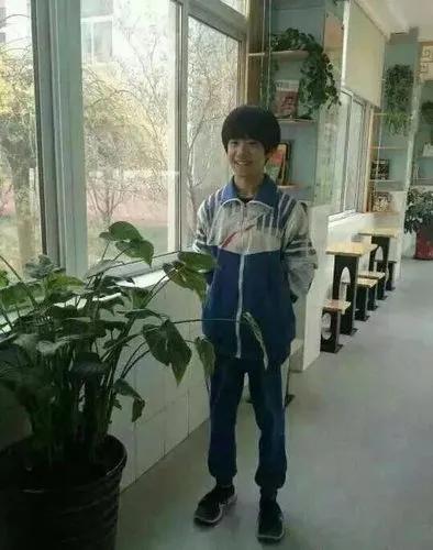 易烊千玺谦逊视频,易烊千玺的低调