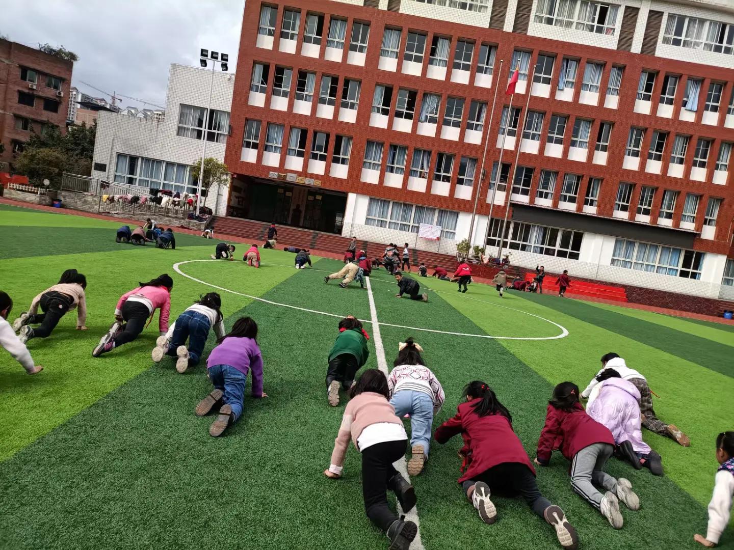 98年的我，毕业于师范大学，现在我工作怎么样？