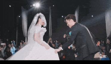 好甜，她嫁给自己的漫画主人公啦