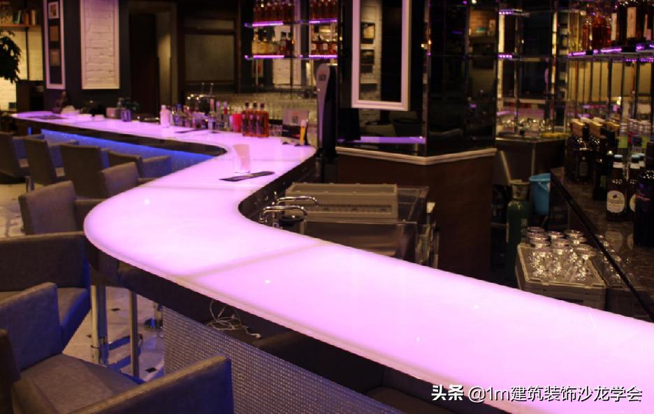 玻璃和玉石材质有什么区别,透光玉石玻璃是什么