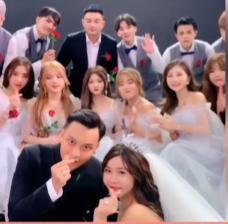 韩安冉4婚：老公亲脚做仰卧起坐，下跪岳母太积极，殷世航递婚戒