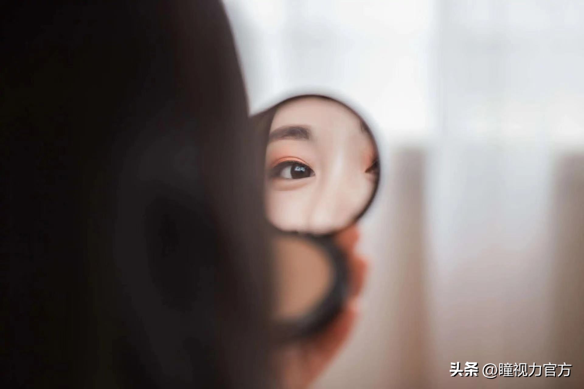 一岁半宝宝白眼球有黑斑,幼儿眼睛白眼球有黑斑