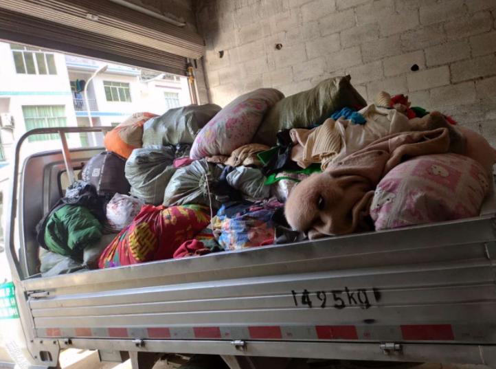 1个月出口1万吨！为何非洲人独爱中国旧衣服，尤其是女士内衣？