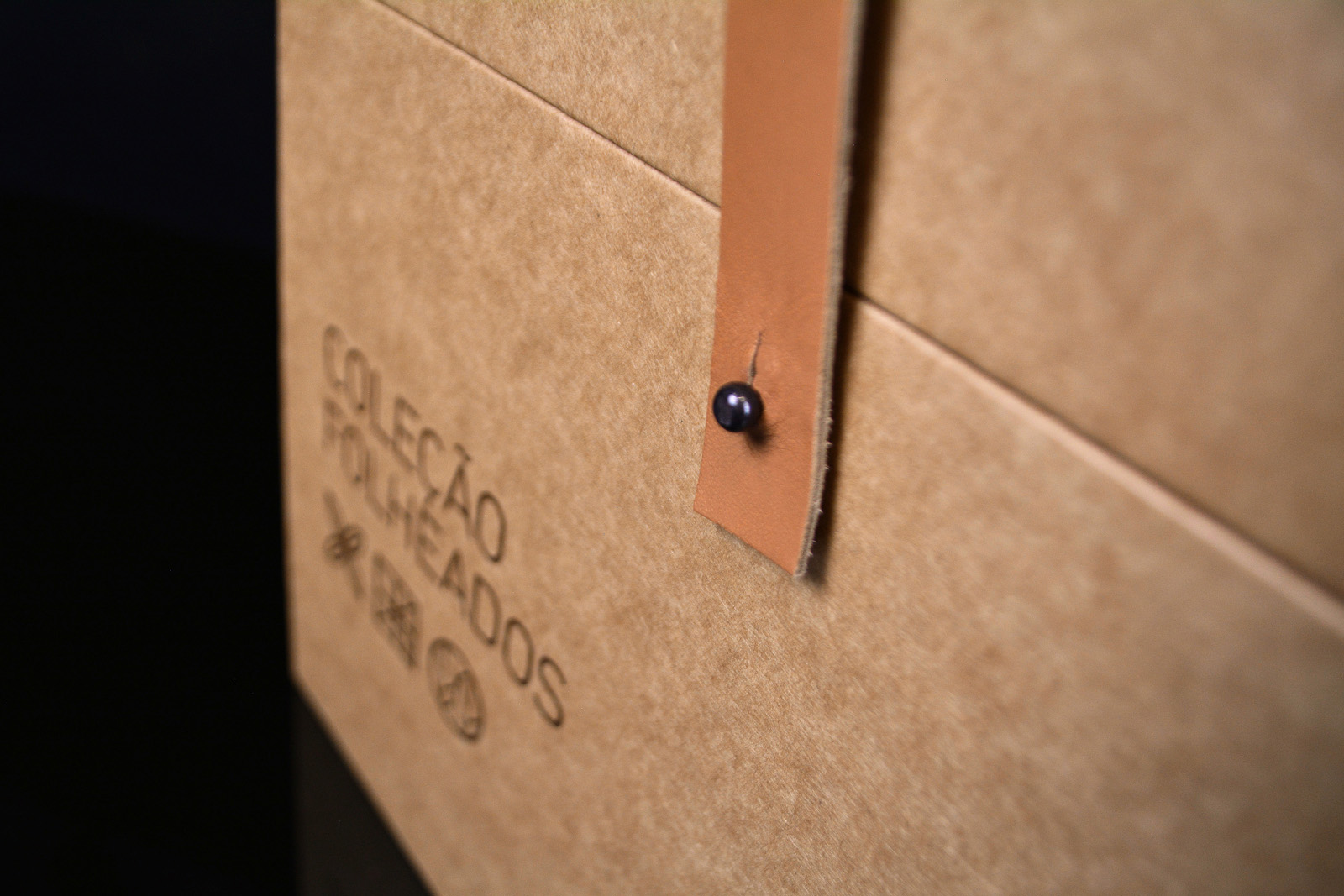 BALBINOFAUSTINO样品目录卡片盒包装设计via:sistema4