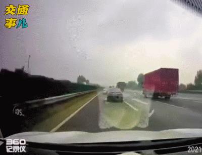 晋E26758、晋EVW688...实线变道曝光！