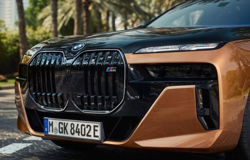 宝马i750低配豪华驾驶测评,宝马i7m70