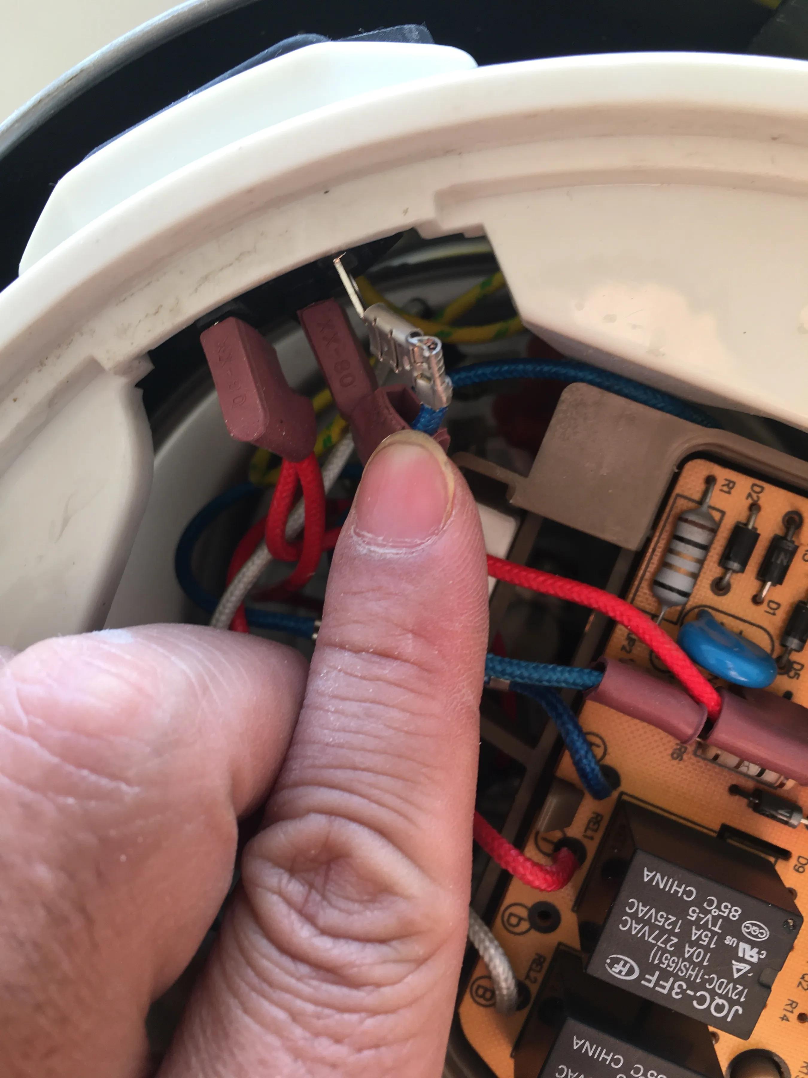 skg电热开水瓶维修教程,skg电热水壶弹簧盖弹起损坏