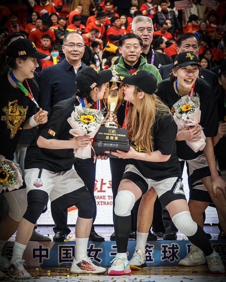 女篮颜值天花板李梦,女篮王思雨成长之路