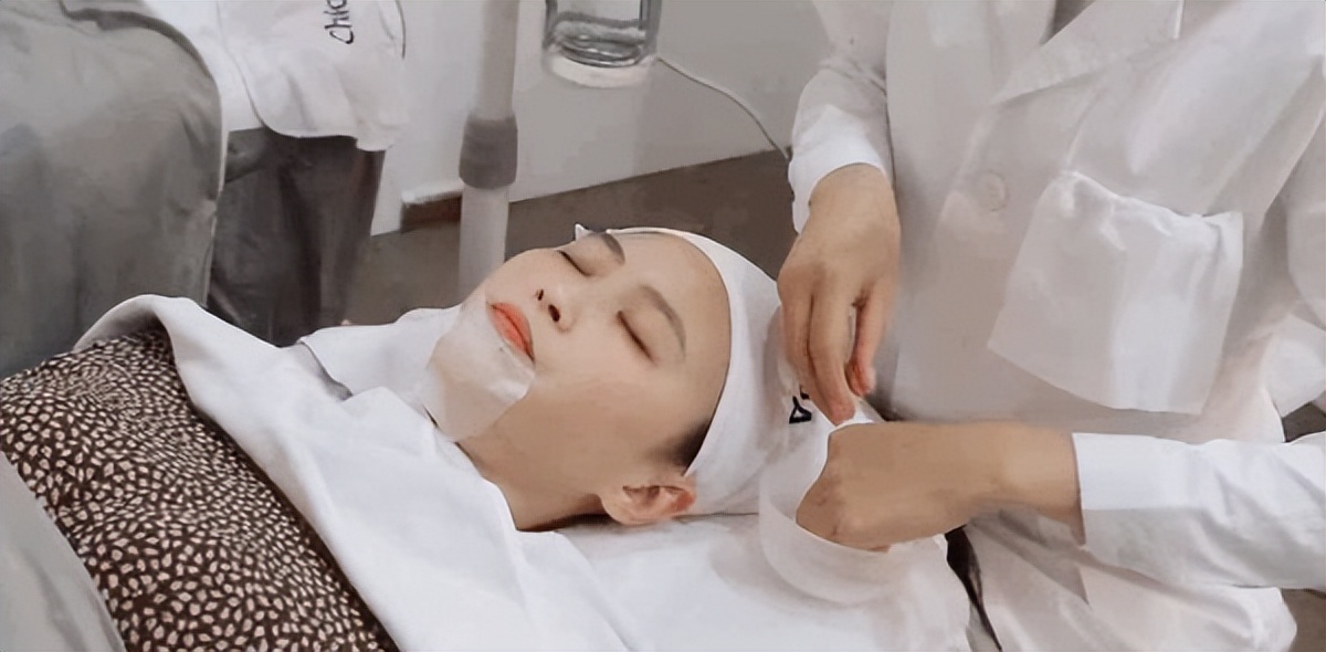 鼻子的黑头跟草莓一样,草莓黑头怎么去除最有效