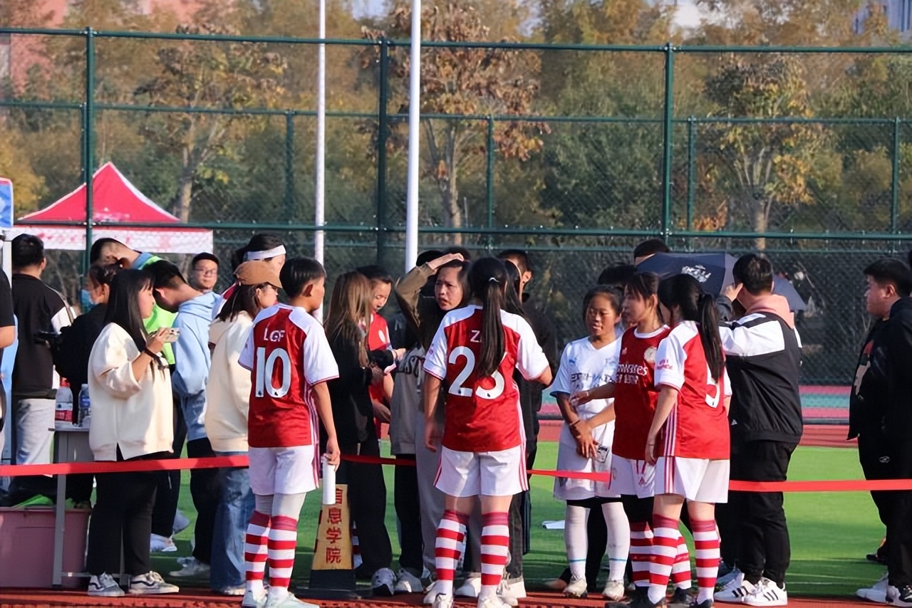 以足球之名为幸福干杯,以足球之名逐梦前行完整版