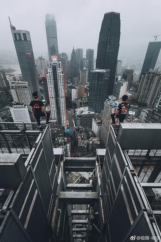 26岁湖南穷小伙“用命赌明天”，从263米高楼坠落，获赔3万