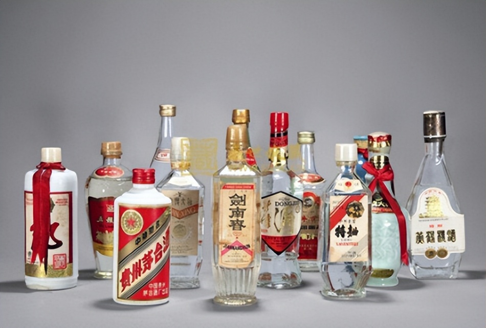 白酒怎么辨别真假老酒,白酒怎么辨别真假茅台酒