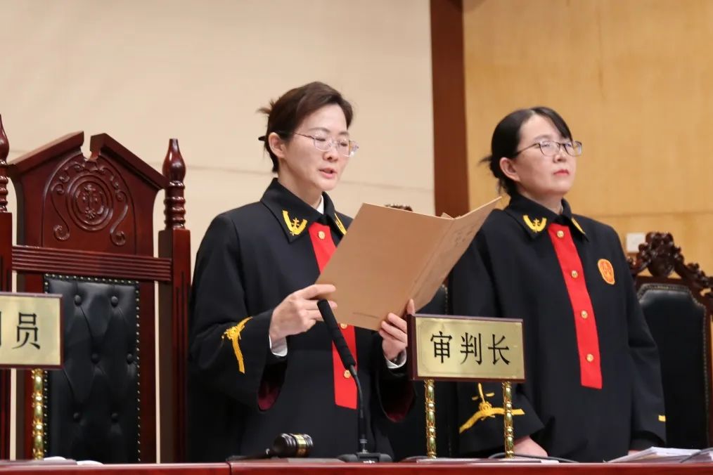 *载下**13000份简历出售，这样的同事可真“刑”！