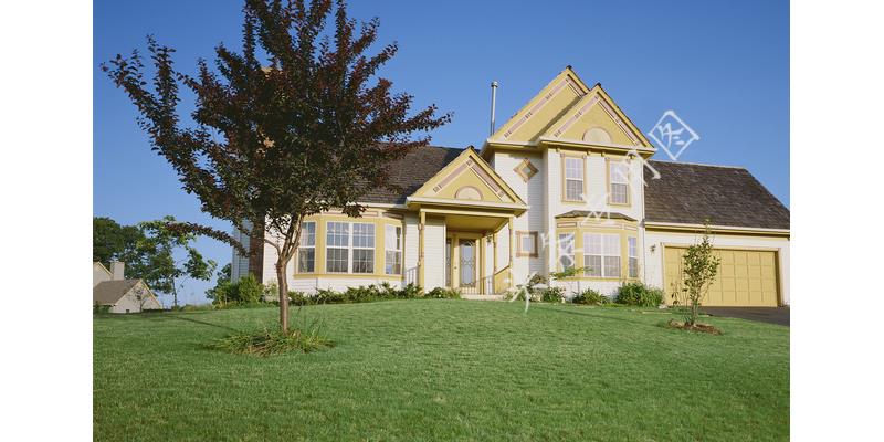 女儿18岁，每月零用金2000，却为了邻居的儿子与我争执