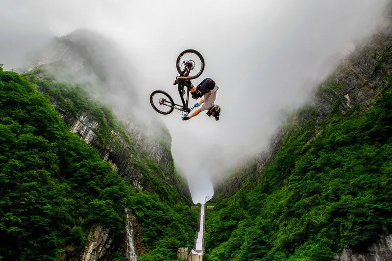 遨游中国小新闯天门山,张家界之旅天门山留影