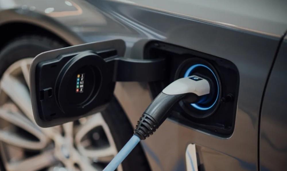 我深表同情,40度高温纯电车自燃