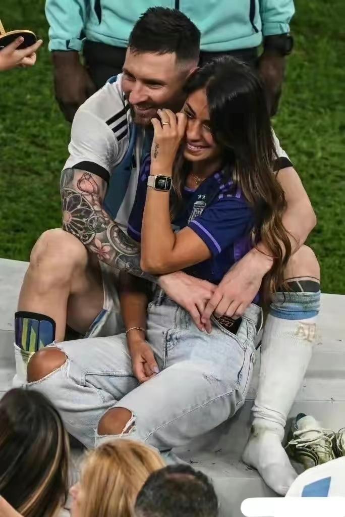 世界杯现场梅西的女球迷,世界杯梅西夺冠时刻球迷