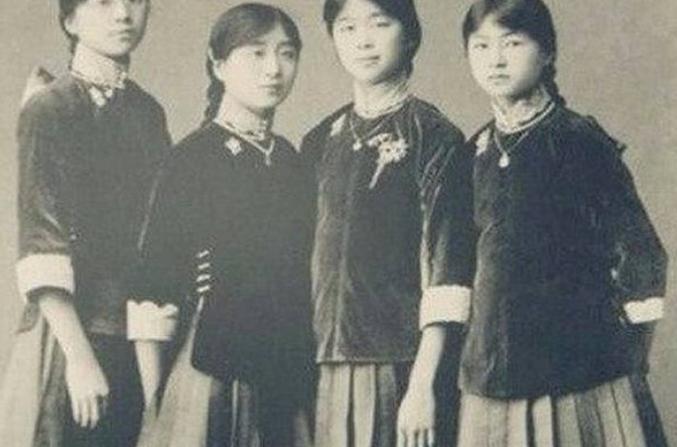 居里夫人何泽慧简历,何泽慧与居里夫人合影照片