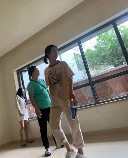 谢娜张杰被曝跳单6200万房产，还威胁爆料者，对方逃到国外染病