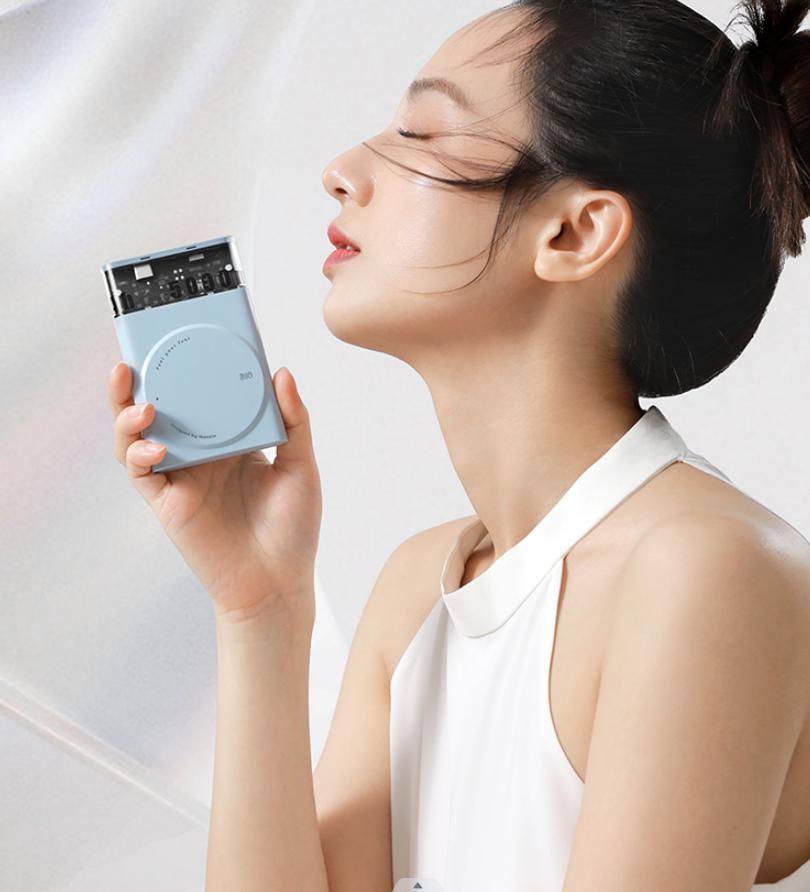 透明的无线快充充电宝,充电宝三合一超级快充充满科技感