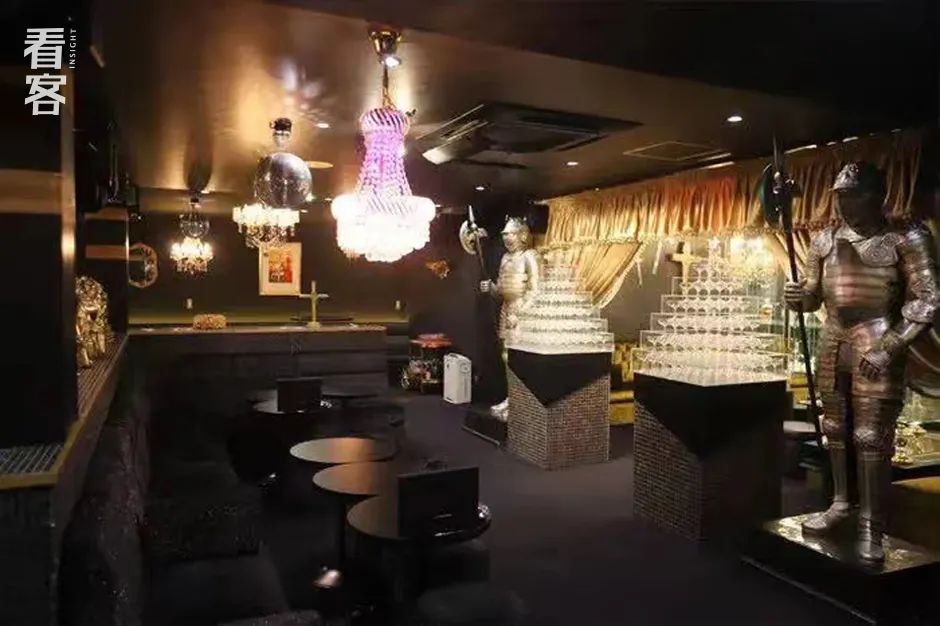 在大阪做牛郎，贩卖爱也错过爱